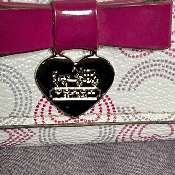 Coach Poppy White and Pink Heart Pattern Wallet - Picture 4 of 9